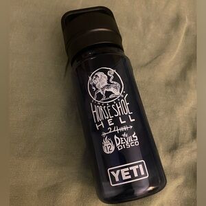 Yeti 600 ML / 20 OZ WATER BOTTLE
WITH YONDER® CHUG CAP special edition